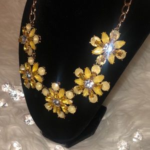 📣SALE Gorgeous yellow beaded necklace